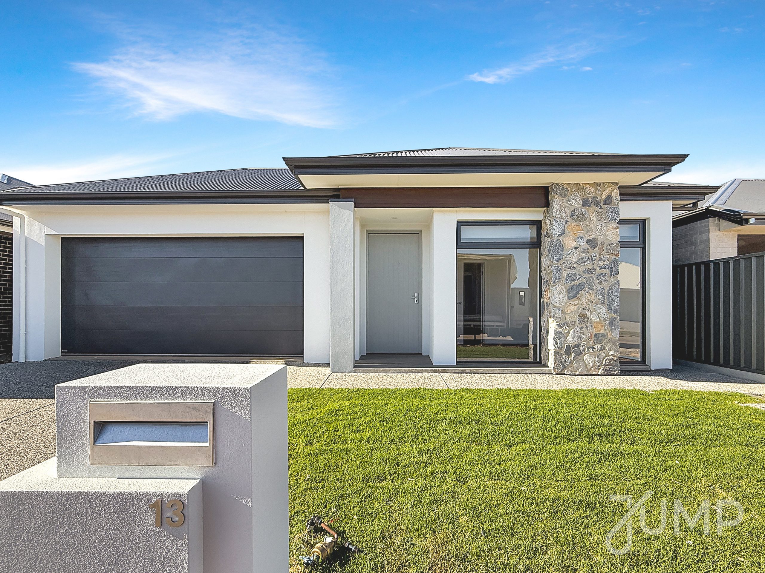 IRE5450311-Angle-Vale