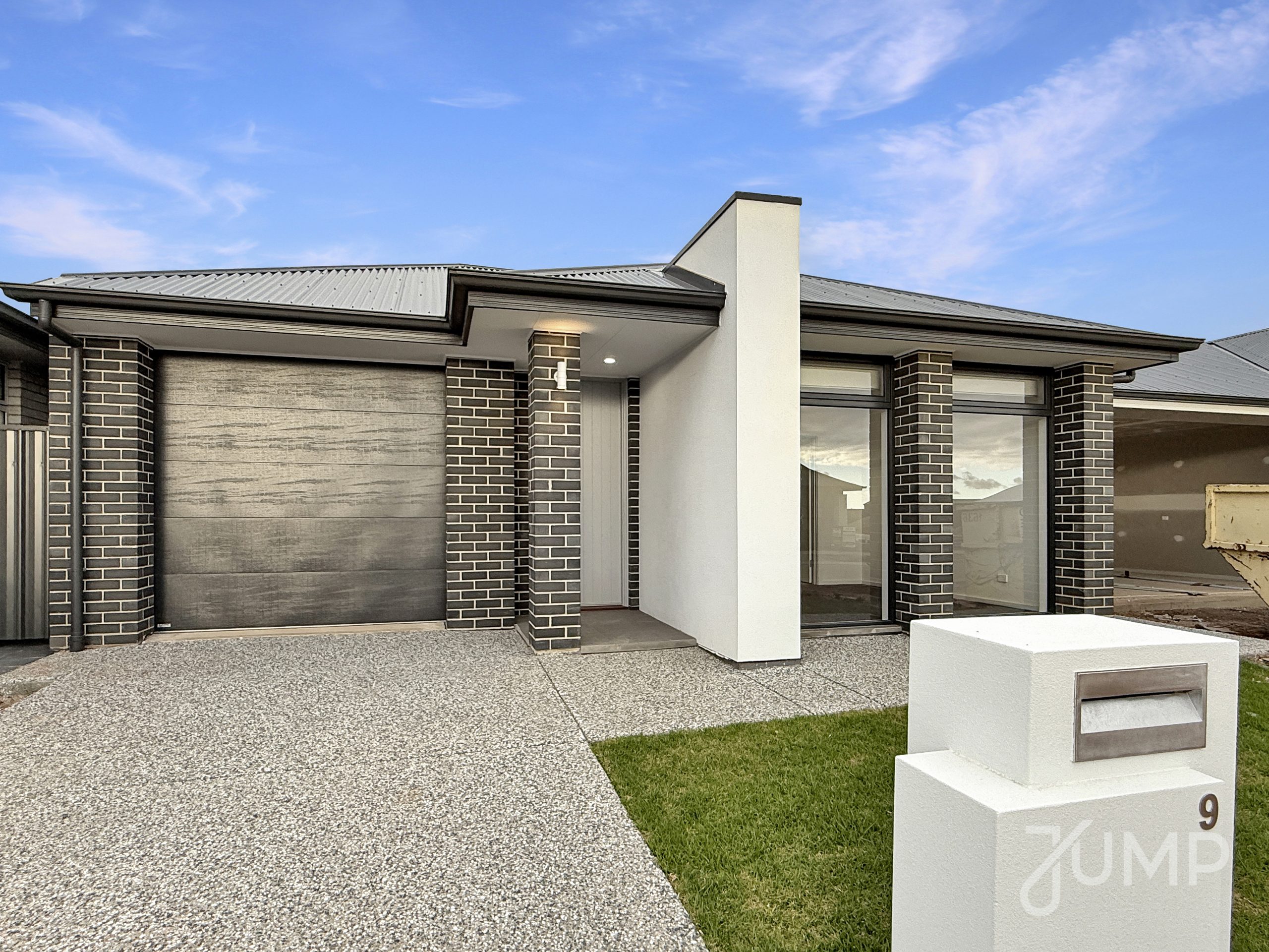 IRE5476807-Angle-Vale