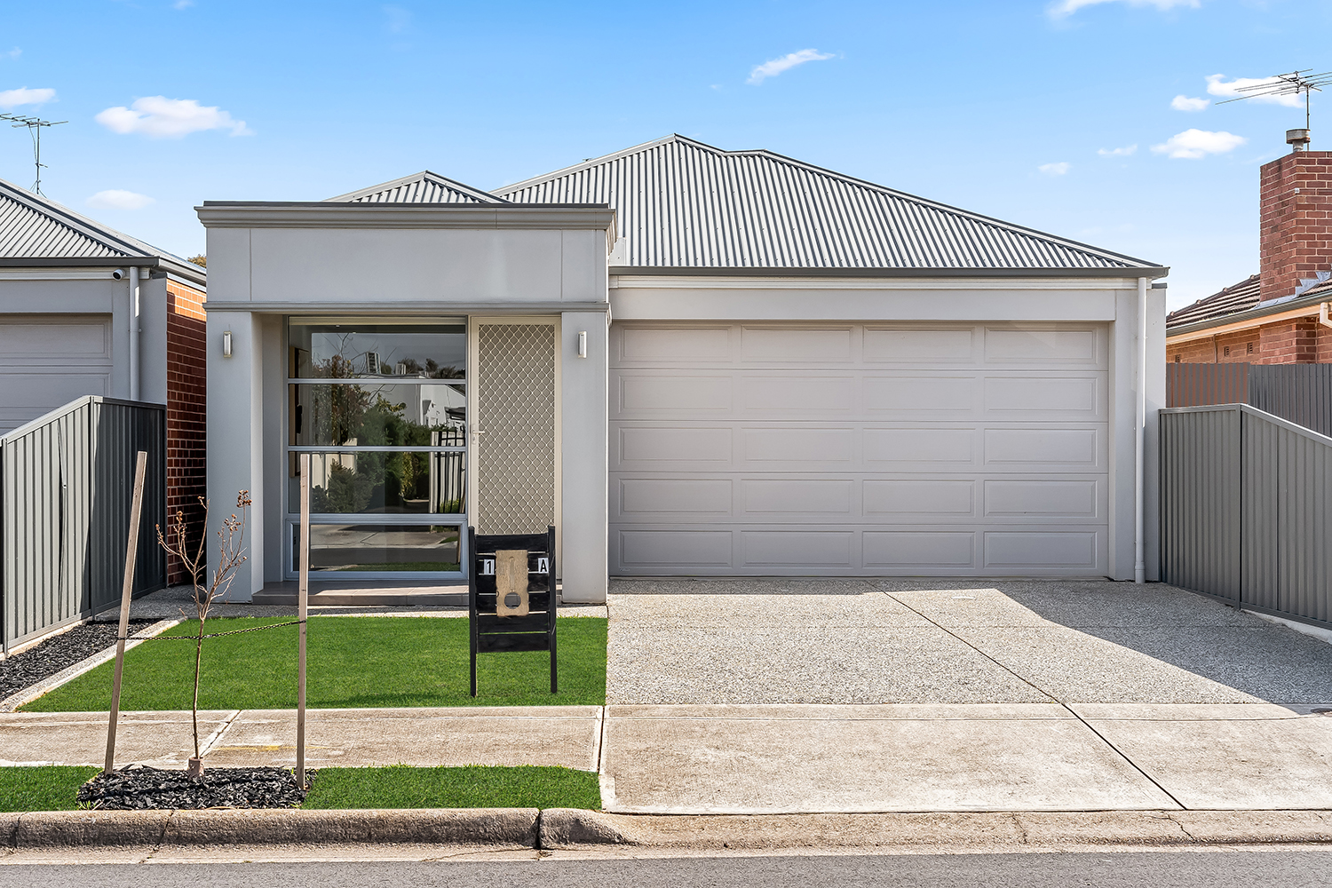 IRE5657576-Findon